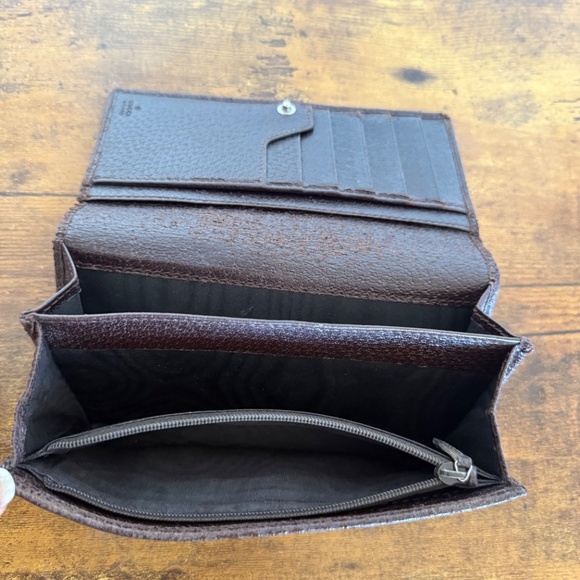 Gucci Khaki Signature Long Wallet - Picture 4 of 7